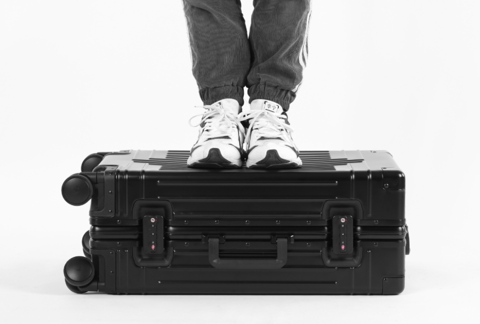 Custom Logo Aluminum Luggage for suppliers